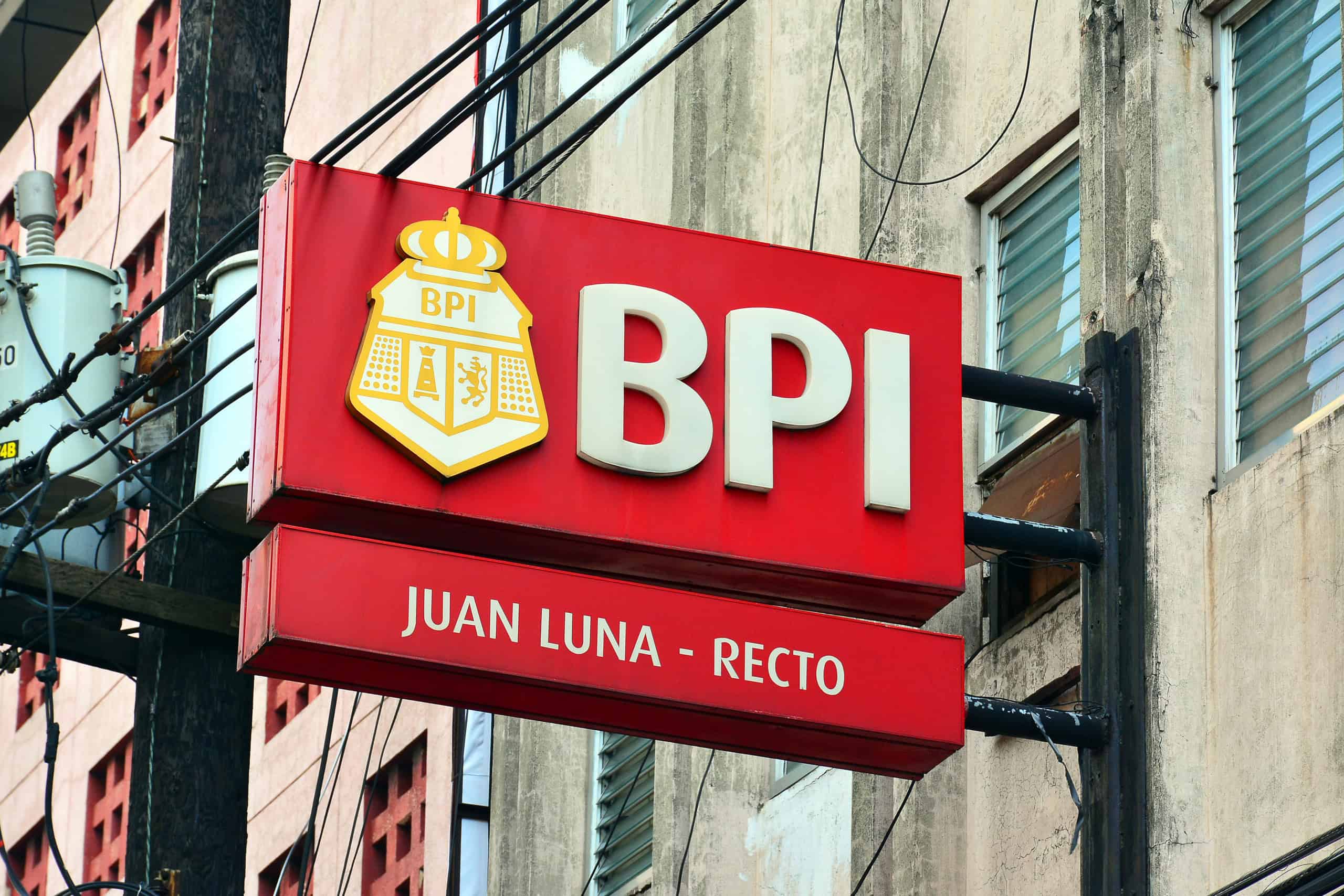 Enseigne BPI (Bank of the Philippine Islands) — la banque dispose désormais d'ATM à El Nido
