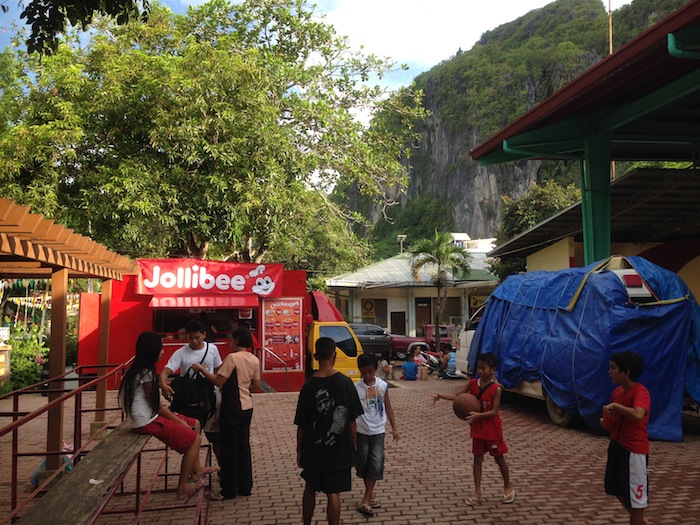 Jollibee fast-food has arrived in El Nido, Palawan!