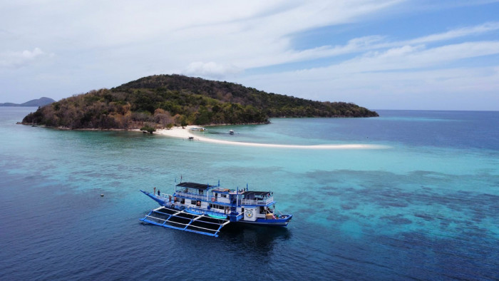El Nido Paradise - Expedition Boat Tropical Paradise 3 in front of Ditaytayan Island