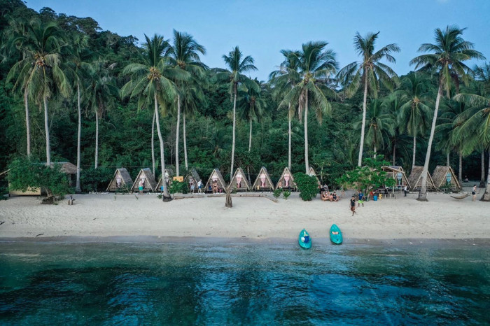 El Nido Paradise campsite with kubos, traditional Filipino huts