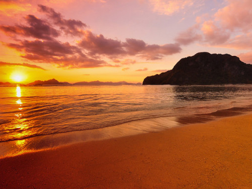 Sunset in El Nido - Overnight Camping